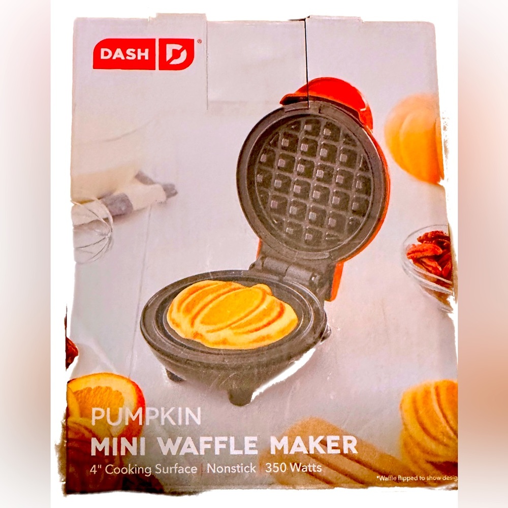 NIB 4” pumpkin waffle maker 🎃